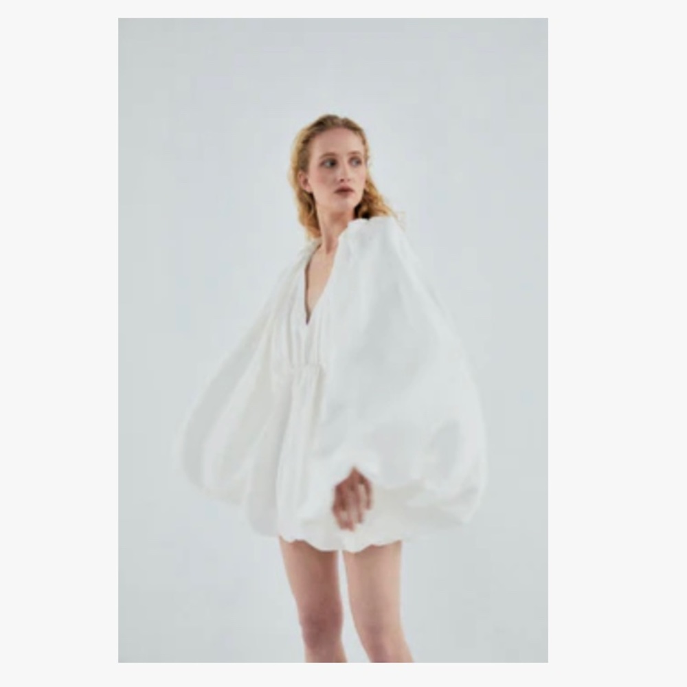 L’oeil Bolzano dress in white